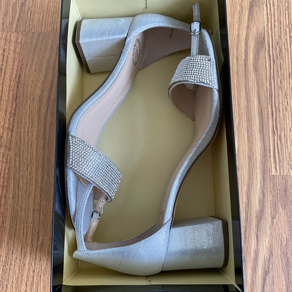 7.5 Silver Heels - Picture 6 of 7